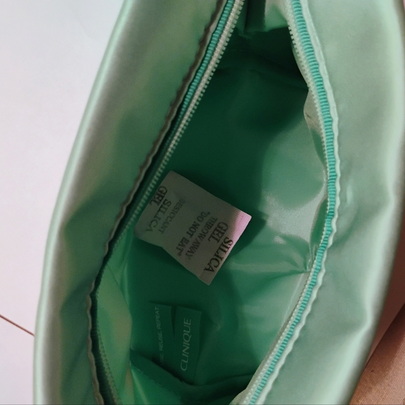 CLINIQUE GREEN COSMETIC MAKEUP CASE  (NWOT) - Picture 2 of 4